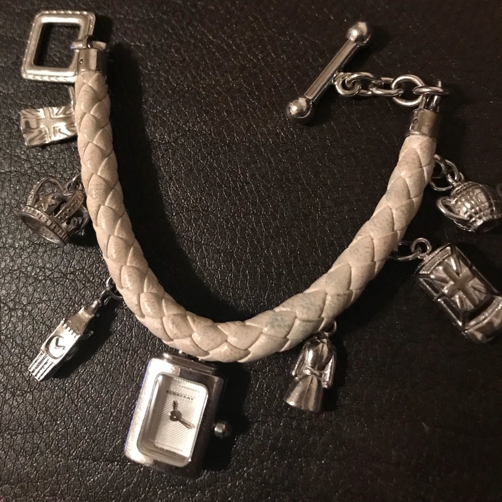 SOLD 🌺🌺Burberry- Leather Charm watch